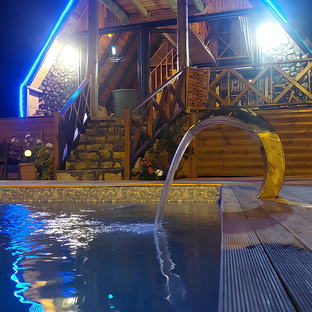 Dağ Evi Gece Havuz